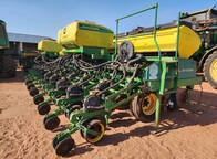 Plantadeira John Deere 2122 - Ano 2012