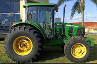 Trator John Deere 6110 - Ano 2013