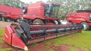 Colheitadeira Case Ih 2799 com Plataforma 3020 35 PES 2013 Usada