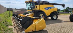 Colheitadeira New Holland CR9060 Elevation PC35 ano 2011 Usada