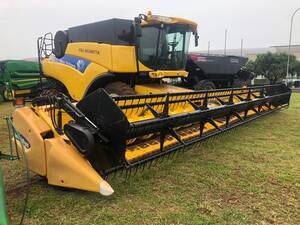 Colheitadeira New Holland CR9060 Elevation PC35 ano 2013 Usada