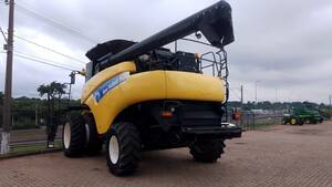 Colheitadeira New Holland CR9060