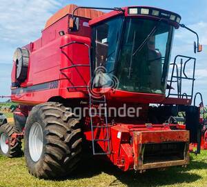 Colheitadeira de grão Case IH Axial-Flow 2388 - 17153
