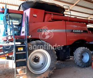 Colheitadeira de grão Case IH Axial-Flow 8230 - 15905