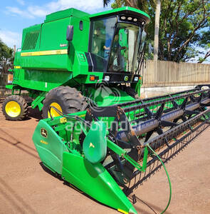 Colheitadeira de grão John Deere 1175 - 10601