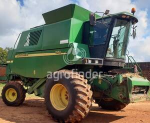 Colheitadeira de grão John Deere 1550 - 10857