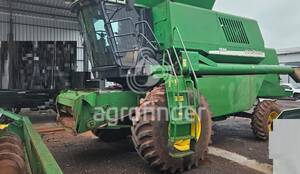 Colheitadeira de grão John Deere 1550 - 15338