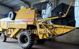 Colheitadeira de grão New Holland 8040 - 16636