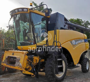 Colheitadeira de grão New Holland CR 5080 - 5651