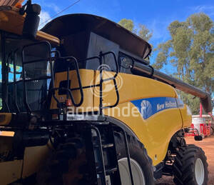 Colheitadeira de grão New Holland CR 9060 - 7966