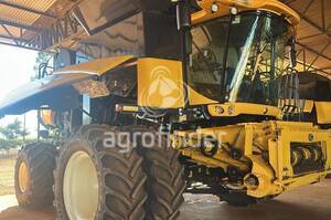 Colheitadeira de grão New Holland CR8.90 - 16943
