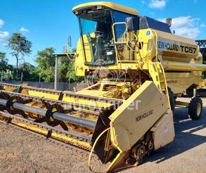 Colheitadeira de grão New Holland TC 57 - 15616