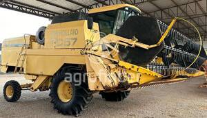Colheitadeira de grão New Holland TC 57 - 15737