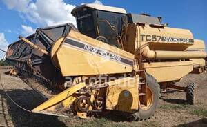 Colheitadeira de grão New Holland TC 57 - 17597