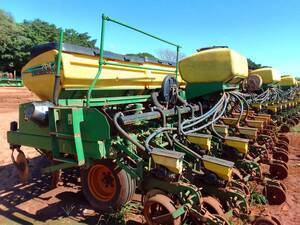 Plantadeira John Deere 2126/24 Ano 2015