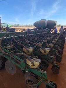 Plantadeira John Deere DB74/45 ano 2012