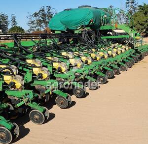 Plantadeira de Verão John Deere DB45 - 17317