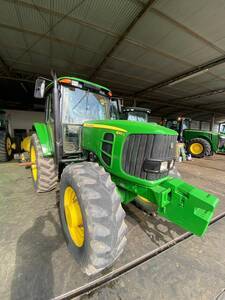 Trator John Deere 6145J ano 2011