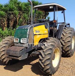 Trator Valtra BM 100 - 11676