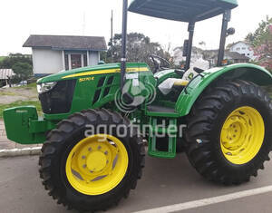 Trator de roda John Deere 5070 E - 3928
