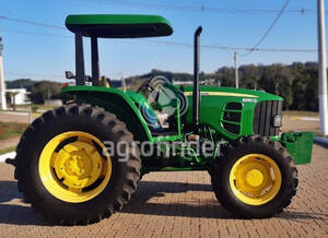 Trator de roda John Deere 6110 D - 2833