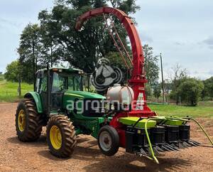 Trator de roda John Deere 6130 J - 11947