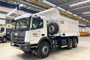 Caminhão Mb Atego 3133 6X4 24/25 Caçamba Meia Cana 16M