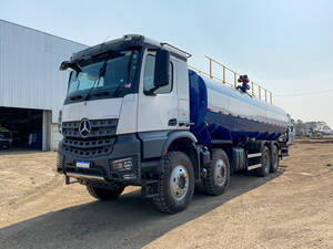 Caminhão Mercedes-Benz Arocs 4851 8X4 Pipa 40.000L