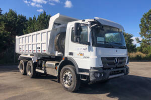 Caminhão Mercedes-Benz Atego 2730 6X4 Caçamba 14M