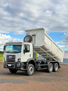 Caminhão Mercedes-Benz Axor 3344