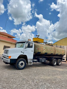 Caminhão Mercedes-Benz L 2635