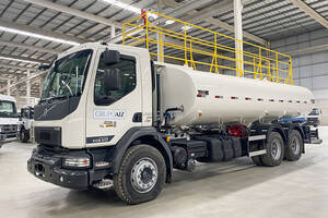 Caminhão Volvo Vmx 290 6X4 24/24 Pipa 20.000L Impacto