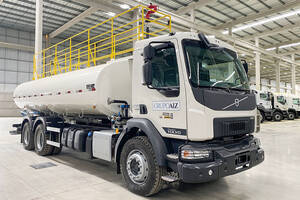 Caminhão Volvo Vmx 290 6X4 Pipa 20.000L Aizi