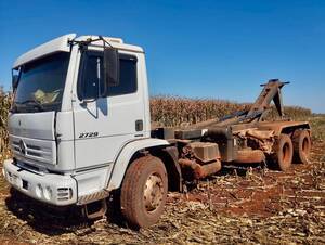 Caminhão Mercedes-Benz Atron 2729