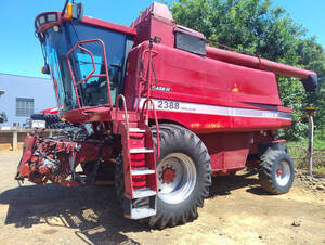 Colheitadeira Case Ih - 2388 Axial, 25 Pés. Fab 2002