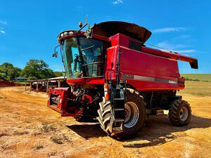 Colheitadeira Case Ih Af2688 E Plataforma Caracol 30Pés