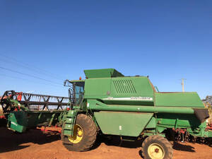 Colheitadeira John Deere 1550 Com Plataforma De 23 Pés