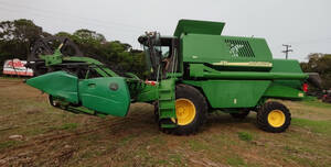 Colheitadeira John Deere - Jd 1550 Vb. Fab 2004