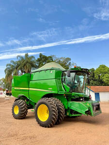 Colheitadeira John Deere S550 Premium