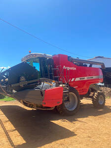 Colheitadeira Massey 5690