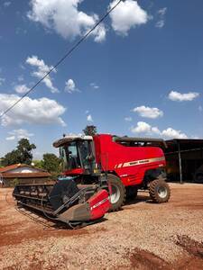 Colheitadeira Massey Ferguson 5690 (Hybrid)