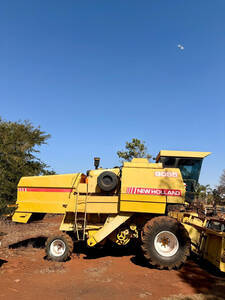 Colheitadeira New Holland 8055