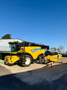 Colheitadeira New Holland Cr 5.85
