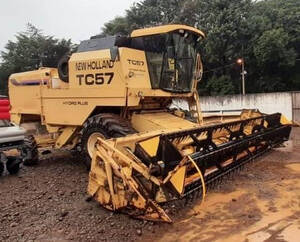 Colheitadeira New Holland Tc 57. Fabricação 2000