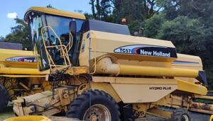 Colheitadeira New Holland - Tc 57, 19 Pés. Fab 2004