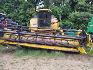 Colheitadeira New Holland - Tc 57. Fab 2004