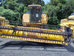 Colheitadeira New Holland - Tc 57, 19 Pés. Fab 2004