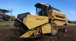 Colheitadeira New Holland - Tc55. Fabricação 1997