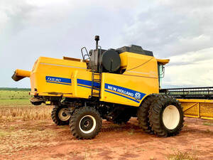 Colheitadeira New Holland Tx 5.90