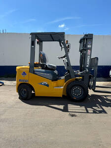 Empilhadeira Diesel- 2.5T- Torre Duplex 3Mts